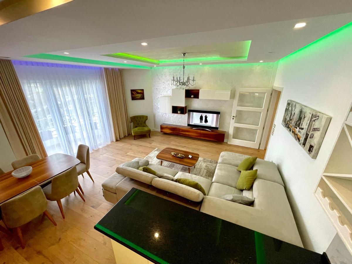Queen'S Luxury Apartments Lake Тирана Экстерьер фото
